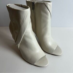 Vince Camuto ATONNA coconut cream peep-toe bootie size: 11